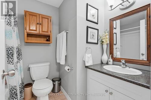 44 - 159 Deveron Crescent, London South (South T), ON - Indoor Photo Showing Bathroom