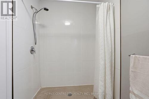 44 - 159 Deveron Crescent, London South (South T), ON - Indoor Photo Showing Bathroom