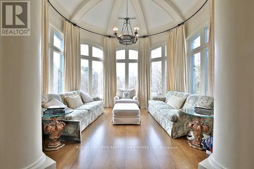 85 The Bridle Path, Toronto, ON - Indoor Photo Showing Living Room