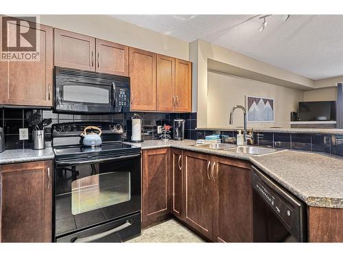 205 Third Avenue Unit# 1102, Invermere, BC - Indoor Photo Showing Kitchen