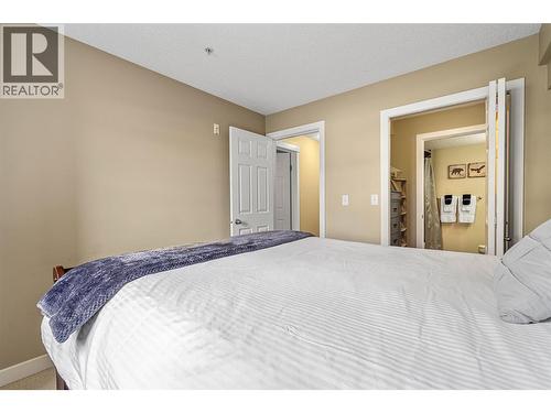 205 Third Avenue Unit# 1102, Invermere, BC - Indoor Photo Showing Bedroom