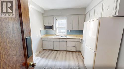 358 Partington, Windsor, ON - Indoor Photo Showing Kitchen