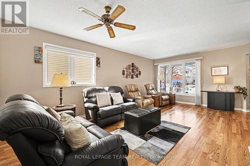 Living Room - 90 Moresby Drive, Ottawa, ON - Indoor Photo Showing Living Room