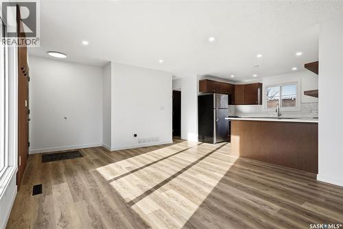 259 Broad Street N, Regina, SK - Indoor Photo Showing Kitchen