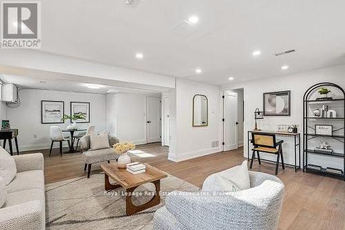 20 Suburban Drive, Mississauga, ON - Indoor Photo Showing Living Room