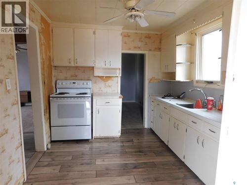 220 2Nd Street E, Lafleche, SK - Indoor Photo Showing Kitchen