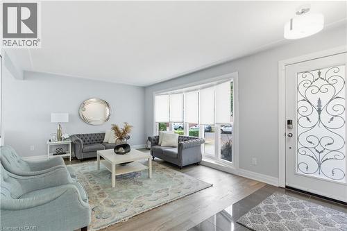 5372 Spruce Avenue, Burlington, ON - Indoor Photo Showing Living Room