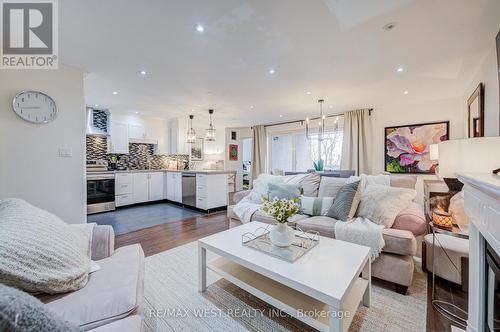 320 - 3025 THE CREDIT WOODLANDS DRIVE  Mississauga, ON L5C 2V3