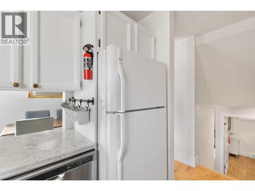 1985 Burtch Road Unit# 14, Kelowna, BC - Indoor Photo Showing Kitchen
