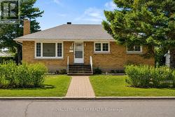 41 CAPILANO DRIVE  Ottawa, ON K2E 6G3