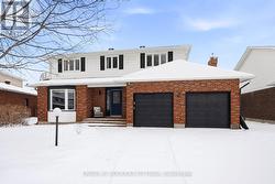 12 MANCIL DRIVE Ottawa, ON K2J 2J5