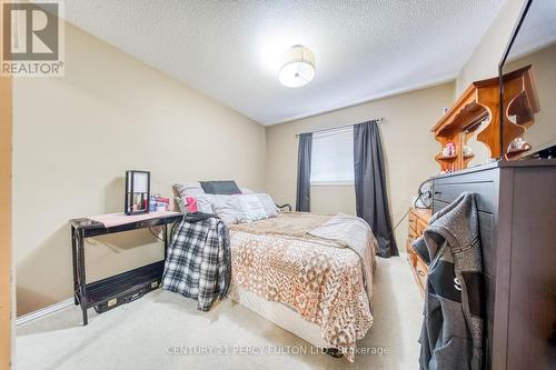 25 Crompton Drive, Barrie, ON - Indoor Photo Showing Bedroom