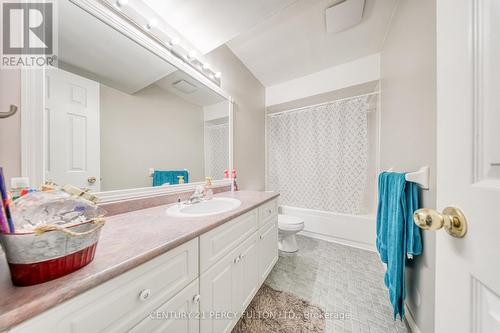 25 Crompton Drive, Barrie, ON - Indoor Photo Showing Bathroom