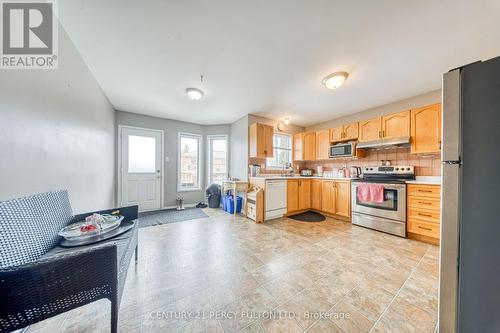 25 Crompton Drive, Barrie, ON - Indoor Photo Showing Kitchen