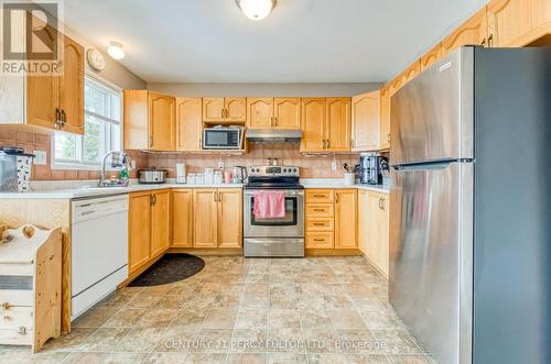 25 Crompton Drive, Barrie, ON - Indoor Photo Showing Kitchen