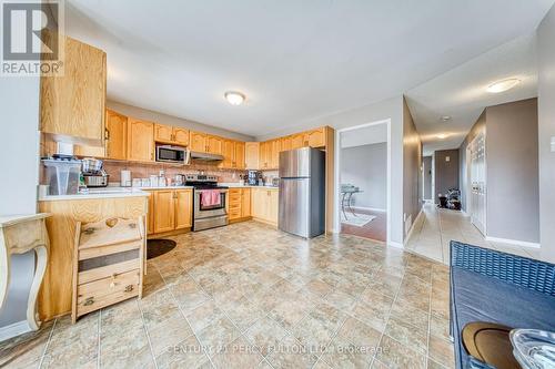 25 Crompton Drive, Barrie, ON - Indoor Photo Showing Kitchen