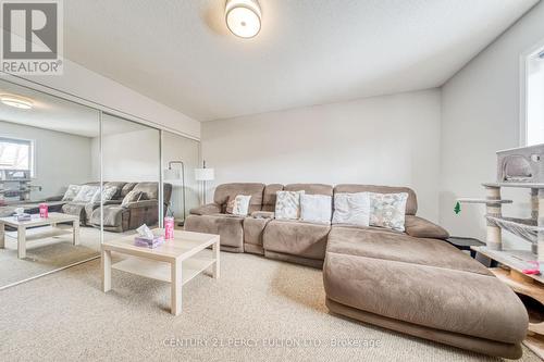 25 Crompton Drive, Barrie, ON - Indoor Photo Showing Living Room