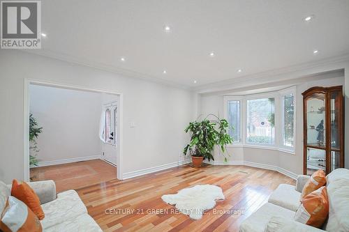4635 Beaufort Terrace, Mississauga, ON - Indoor Photo Showing Living Room
