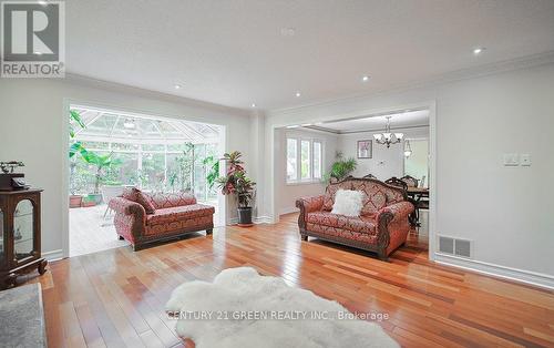 4635 Beaufort Terrace, Mississauga, ON - Indoor Photo Showing Living Room
