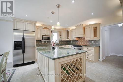 4635 Beaufort Terrace, Mississauga, ON - Indoor Photo Showing Kitchen With Upgraded Kitchen