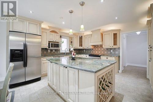 4635 Beaufort Terrace, Mississauga, ON - Indoor Photo Showing Kitchen With Upgraded Kitchen