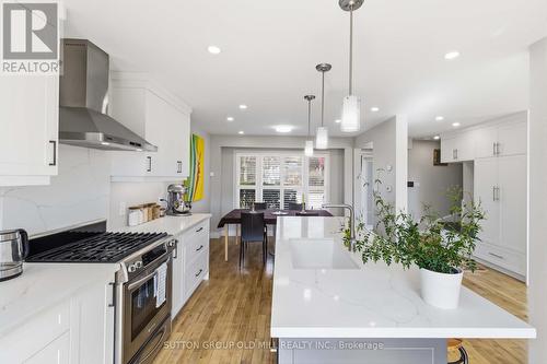 2811 Constable Road, Mississauga, ON - Indoor Photo Showing Kitchen With Upgraded Kitchen