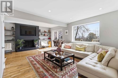 2811 Constable Road, Mississauga, ON - Indoor Photo Showing Living Room With Fireplace