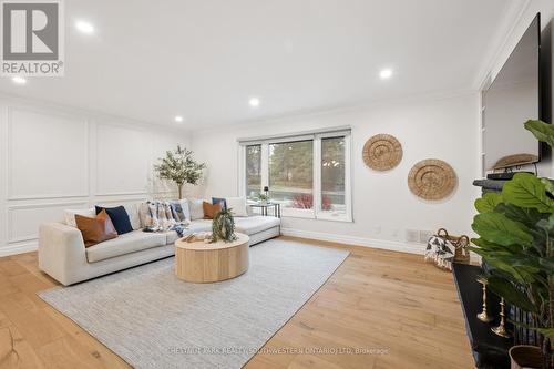 757 Westmount Road W, Kitchener, ON - Indoor Photo Showing Living Room