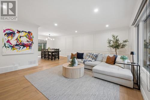 757 Westmount Road W, Kitchener, ON - Indoor Photo Showing Living Room
