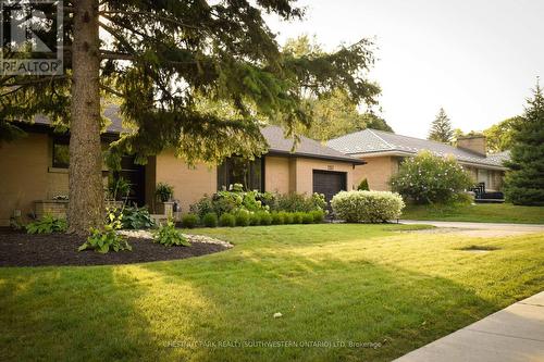 757 Westmount Road W, Kitchener, ON - Outdoor