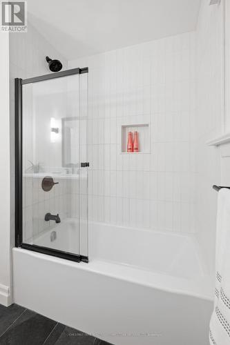 757 Westmount Road W, Kitchener, ON - Indoor Photo Showing Bathroom