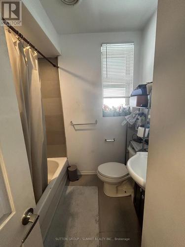 8 St Matthews Avenue, Hamilton, ON - Indoor Photo Showing Bathroom