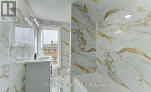 80 Lancaster Street W, Kitchener, ON - Indoor Photo Showing Bathroom