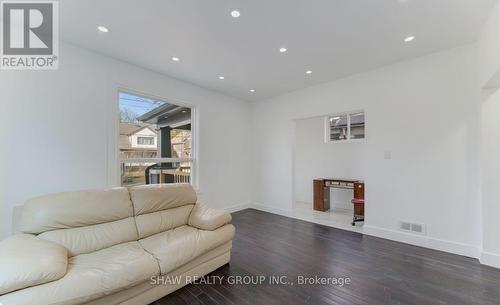 80 Lancaster Street W, Kitchener, ON - Indoor Photo Showing Living Room