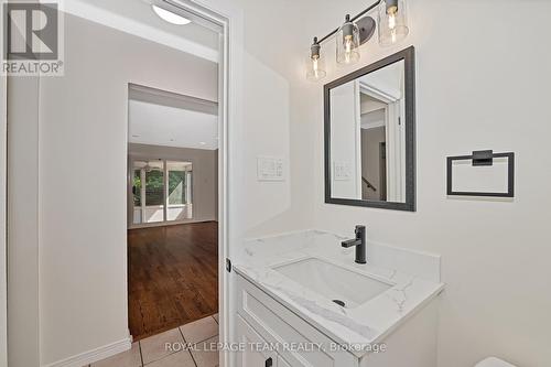 1825 Yale Avenue, Ottawa, ON - Indoor Photo Showing Bathroom