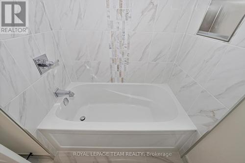 1825 Yale Avenue, Ottawa, ON - Indoor Photo Showing Bathroom
