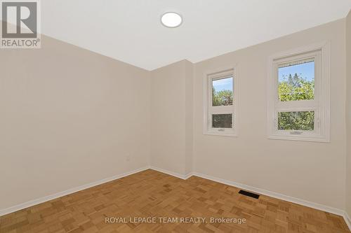 1825 Yale Avenue, Ottawa, ON - Indoor Photo Showing Other Room