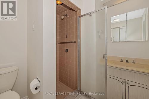 1825 Yale Avenue, Ottawa, ON - Indoor Photo Showing Bathroom