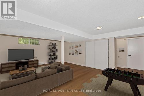 1825 Yale Avenue, Ottawa, ON - Indoor