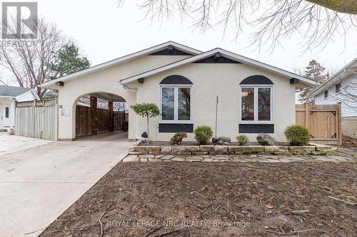 15 CAROUSEL CIRCLE  St. Catharines (Lakeport), ON L2N 6C9