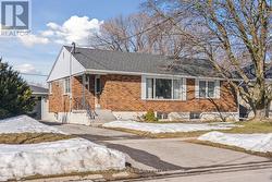 112 WELLINGTON AVENUE W Oshawa, ON L1H 3X9
