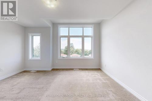 384 Okanagan Path, Oshawa, ON - Indoor Photo Showing Other Room