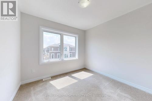 384 Okanagan Path, Oshawa, ON - Indoor Photo Showing Other Room