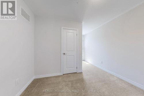 384 Okanagan Path, Oshawa, ON - Indoor Photo Showing Other Room