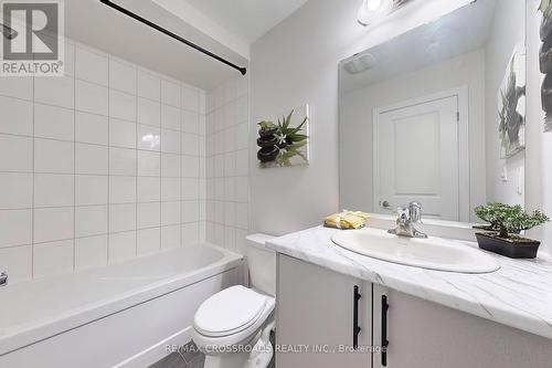 384 Okanagan Path, Oshawa, ON - Indoor Photo Showing Bathroom