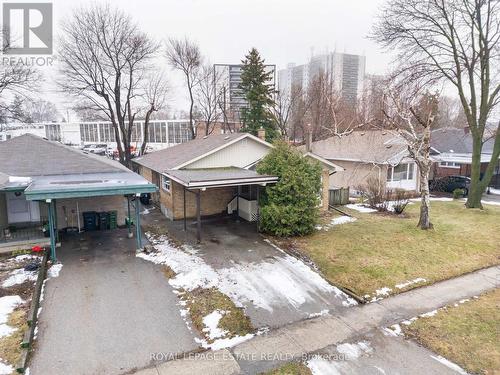 11 Garrick Road, Toronto, ON - Outdoor