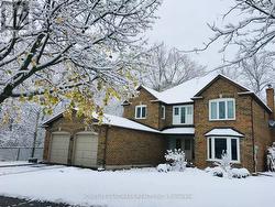 16 WILLIS DRIVE Aurora, ON L4G 5N8