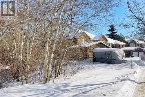 16 Willis Drive, Aurora, ON - Outdoor