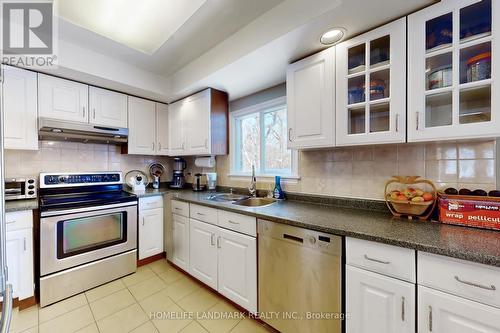 16 Willis Drive, Aurora, ON - Indoor Photo Showing Kitchen With Double Sink