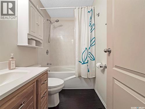 437 Douglas Crescent, Saskatoon, SK - Indoor Photo Showing Bathroom